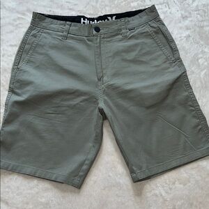 Hurley Men’s Sage  Green Cotton ⚫️ Blend Flat Front Shorts Casual Cut SZ 32 🐝